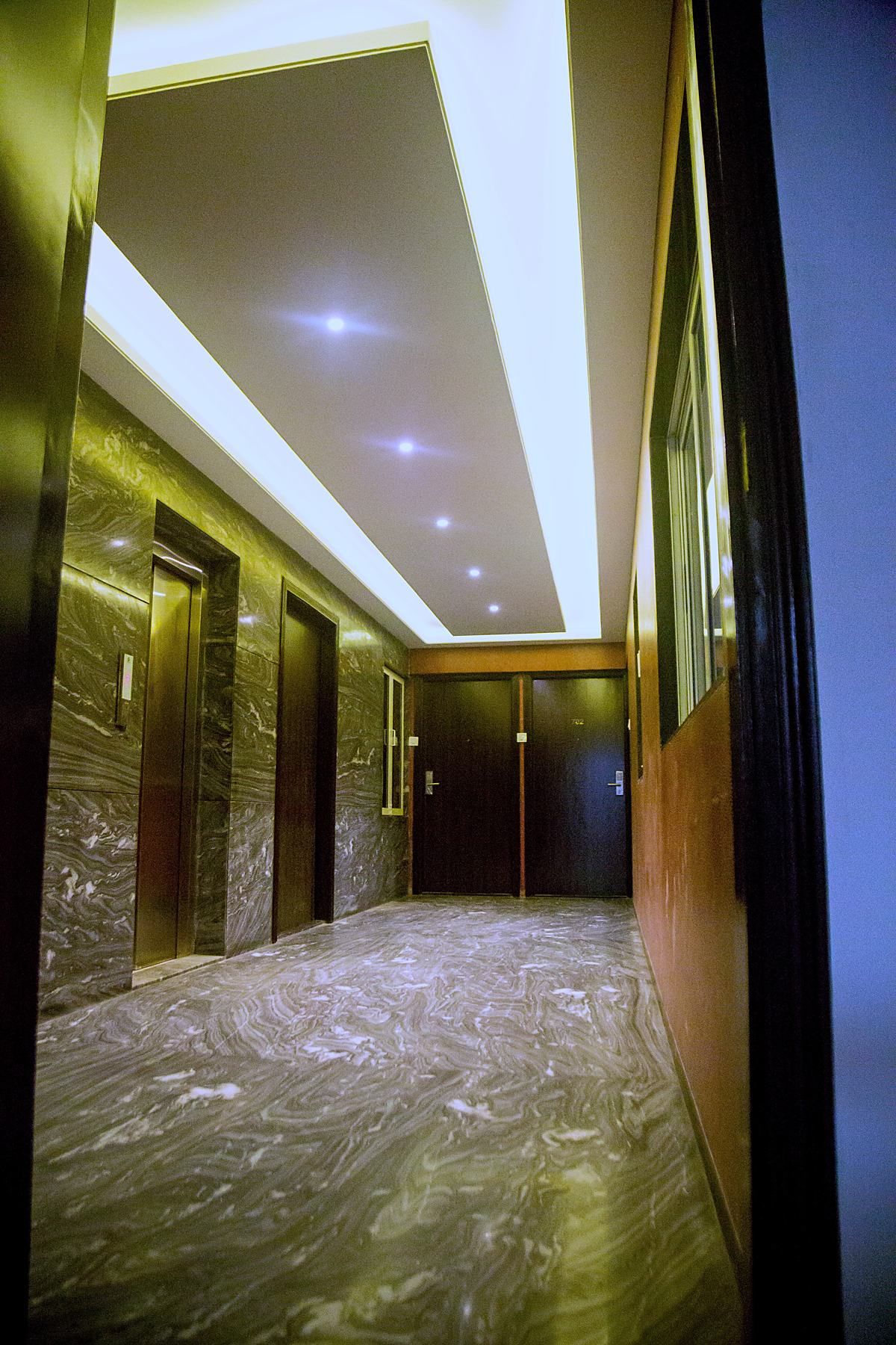 Floor landing in granite