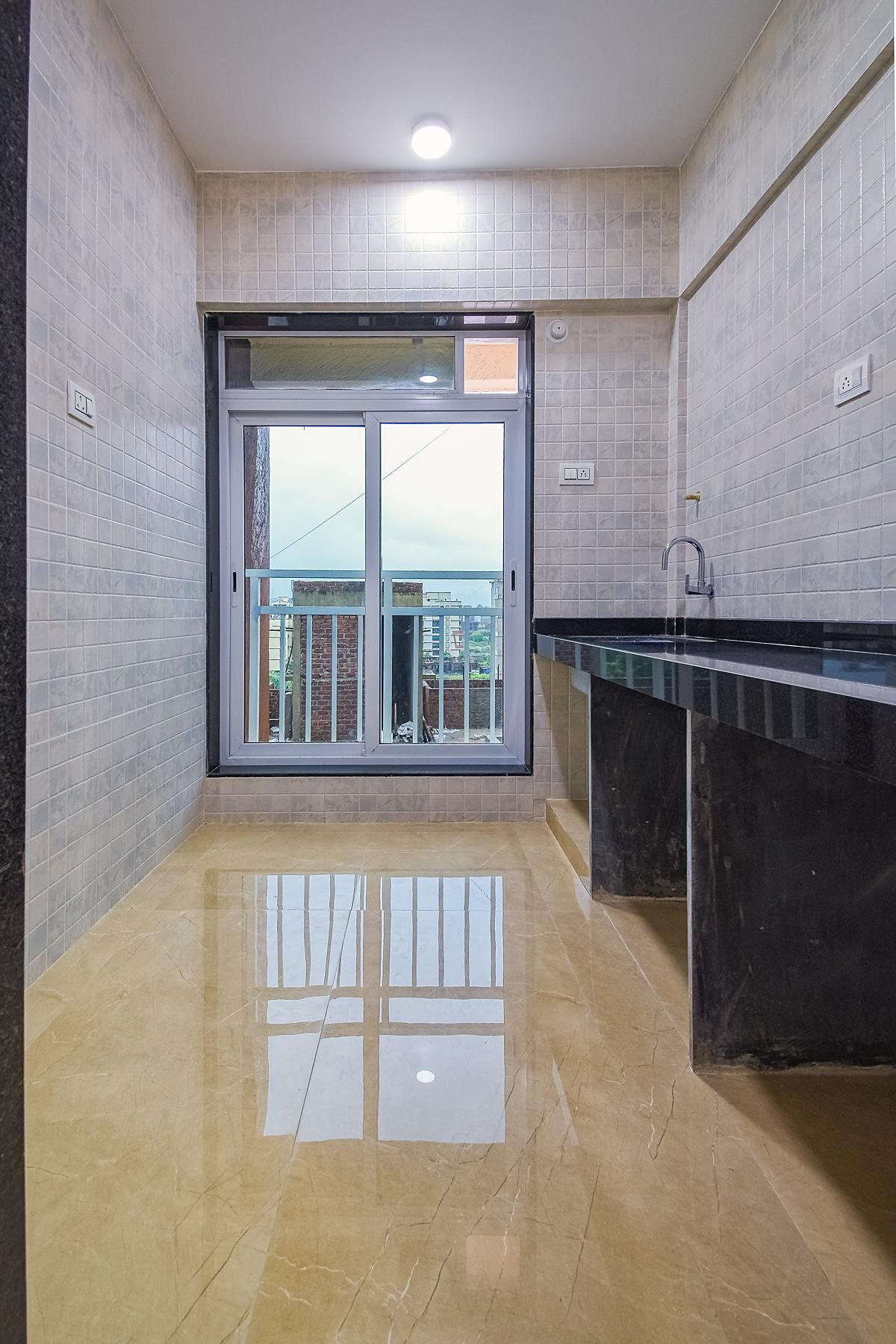 Kitchen platform in black granite