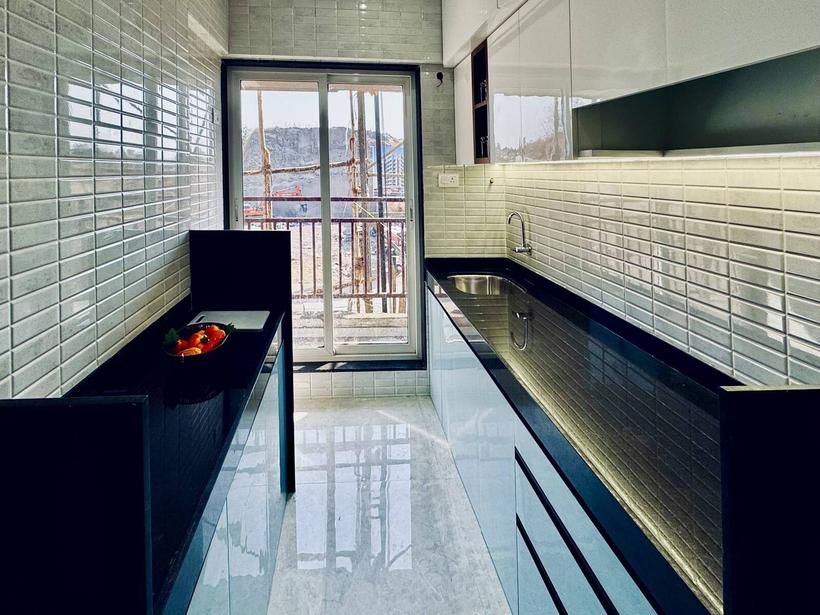 Dresden kitchen with black granite platform