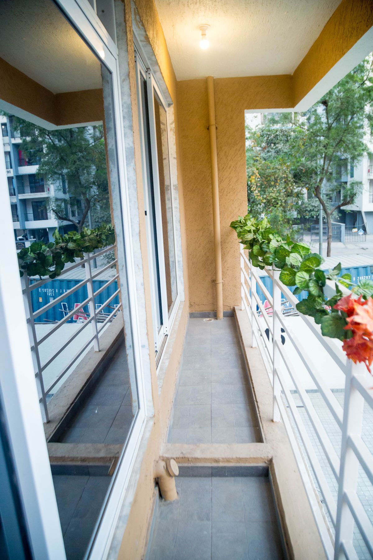 Balcony with planter rail