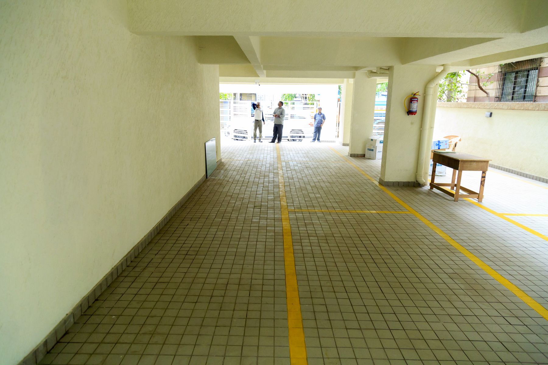 Stilt parking, marked lanes